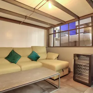 Appartement Luxurious 2 Bedrooms Le Marais Nazareth Free Netflix, Parijs