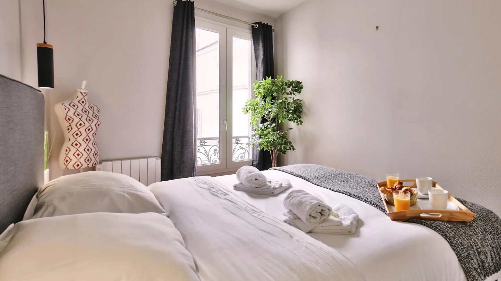 Villette - Buttes Chaumont'S Park -Entire Flats Parijs Appartement